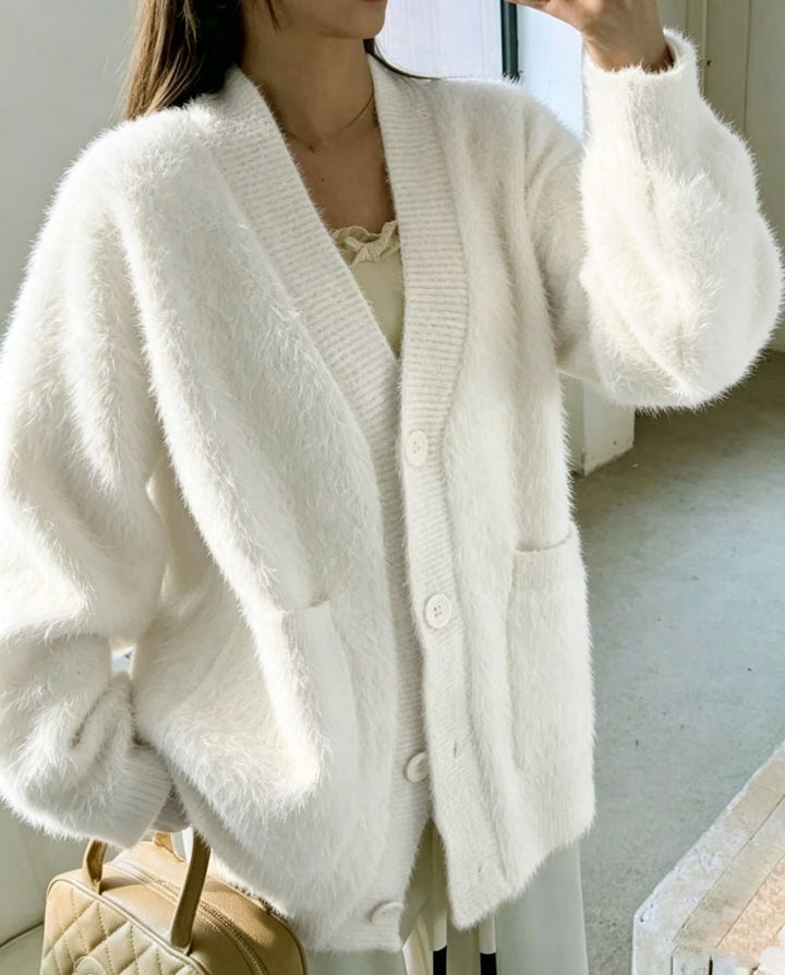 Damen Fluffy-Cardigan mit tiefem V-Ausschnitt, gerippter Knopfleiste und Eingrifftaschen Drune