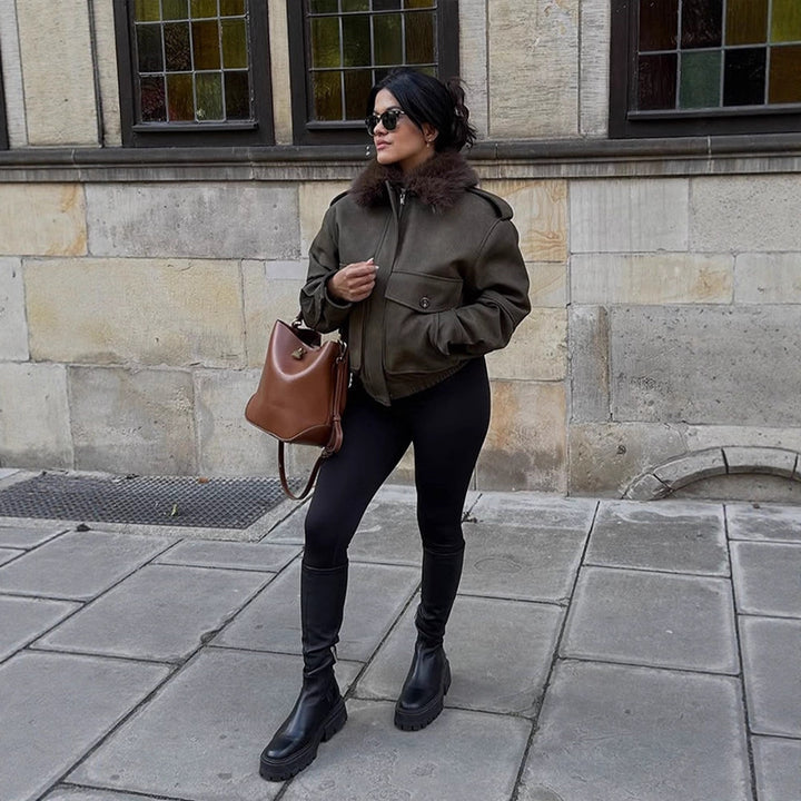 Damen Pilotjacke aus Veloursimitat mit abnehmbarem Webpelzkragen und aufgesetzten Pattentaschen Drune