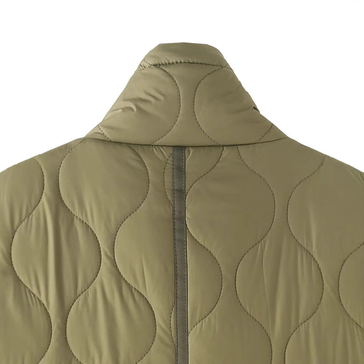 Damen nan gesteppte Kurzjacke mit hohem Stehkragen, großen Pattentaschen und Kordelzugsaum Drune