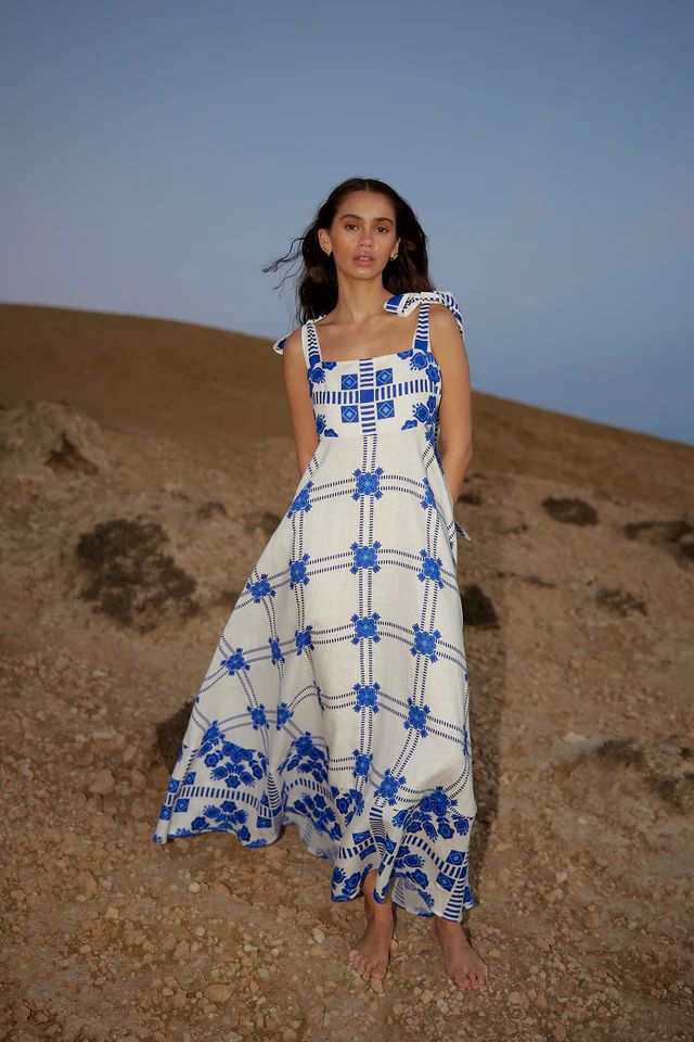 Damen Maxikleid mit verspieltem Karomuster und innovativen Trägerdetails Drune