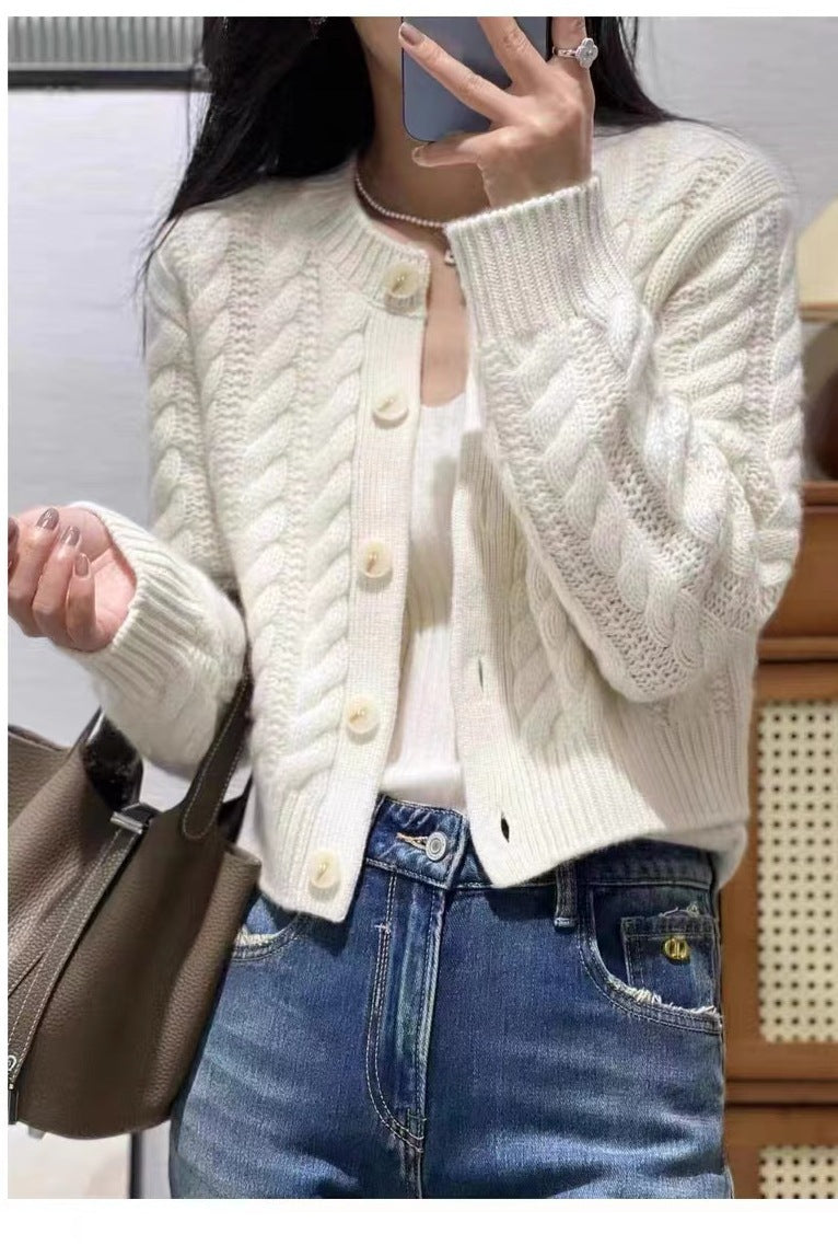 Damen Kurzer Zopfstrick‑Cardigan mit breitem Rippsaum und großen Knöpfen Drune