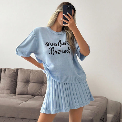 Damen Strickkleid mit einzigartigem Faltenrock und grafischem Aufdruck Drune