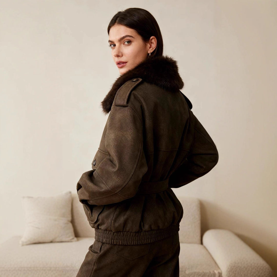 Damen Kurzjacke in Velourslederoptik mit abnehmbarem Fellkragen und Pattentaschen Drune