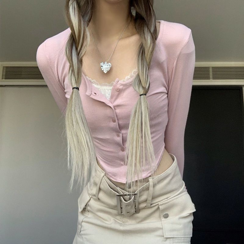 Damen Cropped Langarmshirt mit verspieltem Knopfleisten-Design und raffinierten Trägerdetails Drune