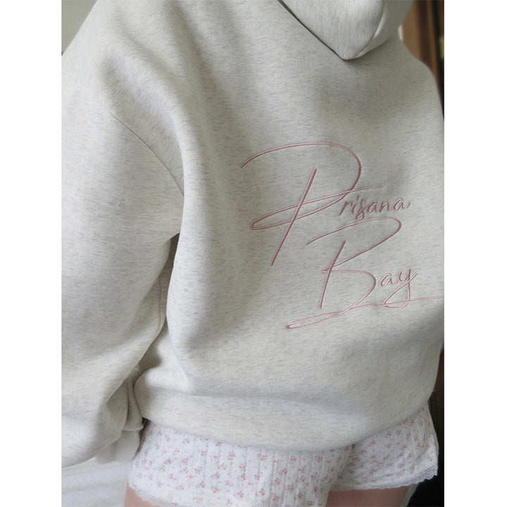 Damen Oversize Hoodie Sweatshirt mit zartem Stickdesign auf der Vorderseite und gesticktem Schriftzug auf der Rückseite Drune