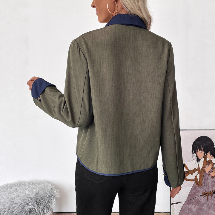 Damen Kurzblazer mit Kontrastpaspel, Umlegekragen und Zierknöpfen Drune