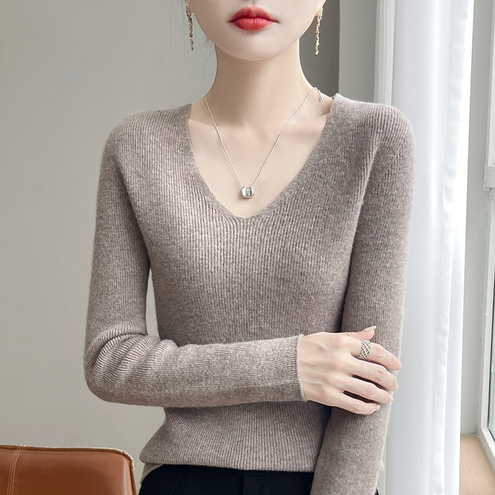 Damen Schmal geschnittener V‑Ausschnitt-Feinstrickpullover mit feiner Rippenstruktur und weicher Haptik Drune