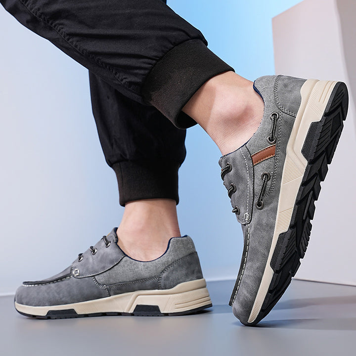 Herren nan Mokassin-inspirierter City-Sneaker mit profiliertem Gummisohlenprofil und gepolstertem Fersenkragen Drune