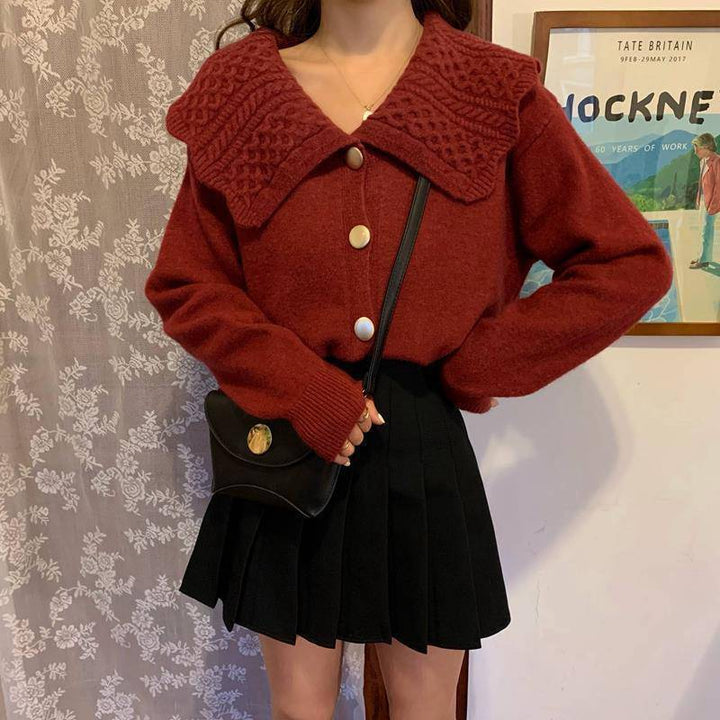Damen Strickjacke mit breitem Kragen und dekorativen Knöpfen Drune