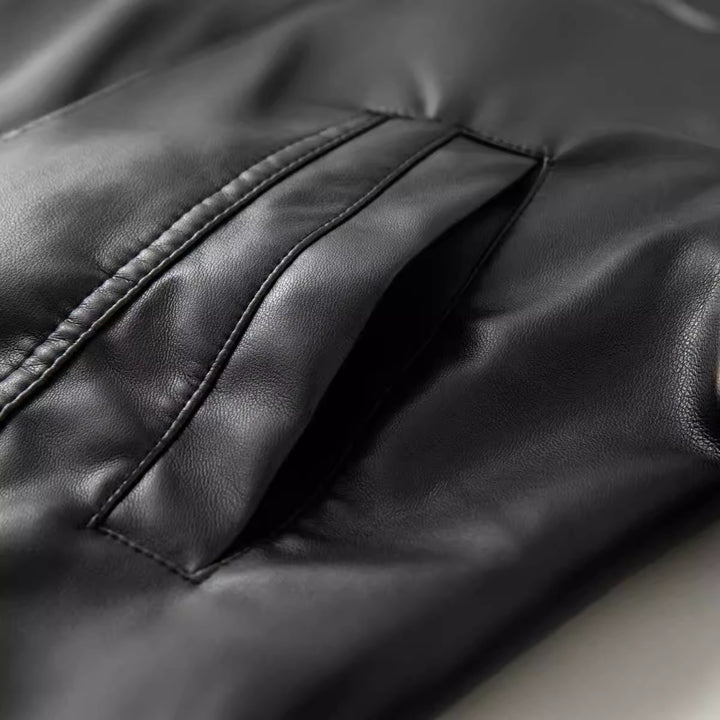 Damen nan kurzes Kunstlederjacke im Cropped‑Cut mit Hemdkragen, Druckknopfleiste und Pattentaschen Drune