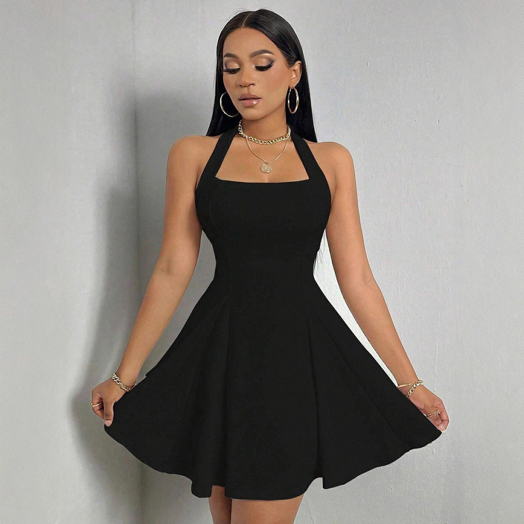 Damen Kleid mit Halterneck und schwingendem Saum Drune