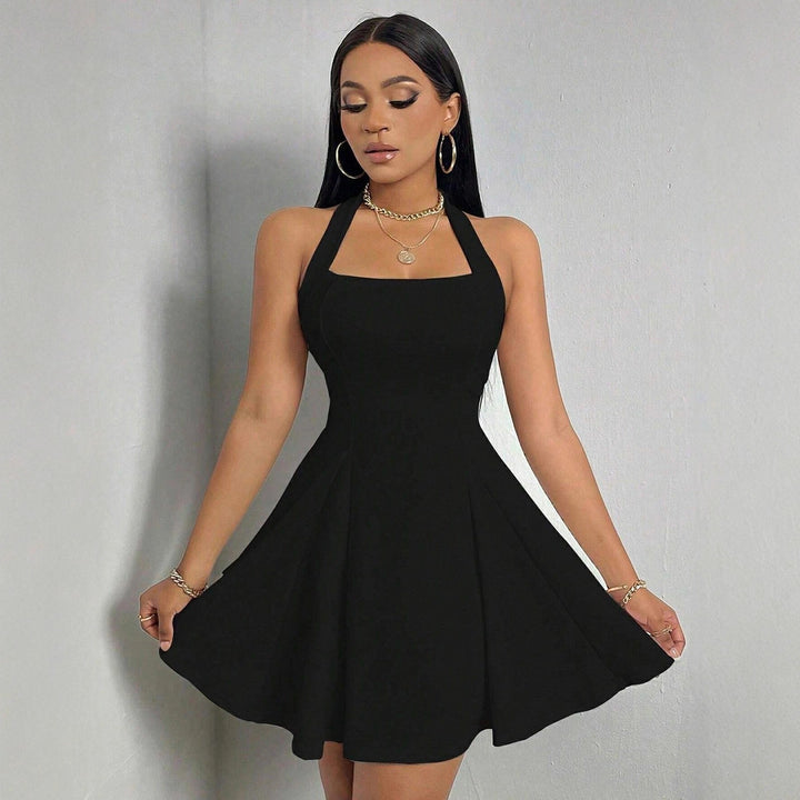 Damen Kleid mit Halterneck und schwingendem Saum Drune