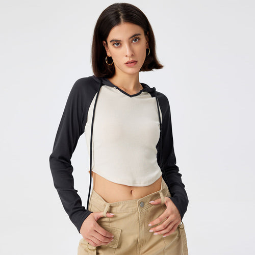 Damen Cropped Kapuzenlongsleeve mit Raglanärmeln, Daumenloch und geripptem Stretchkörper Drune