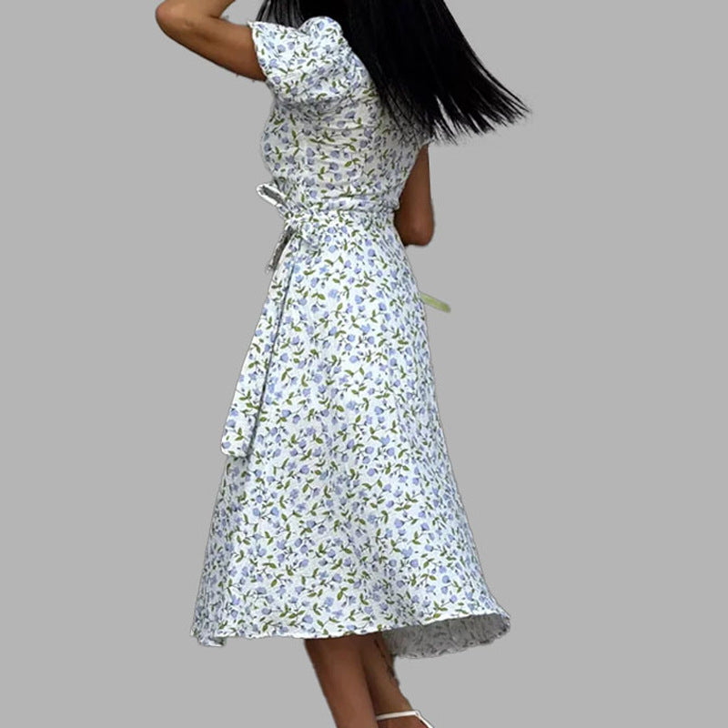Damen Wickelkleid mit voluminösen Puffärmeln und floralen Verzierungen Drune