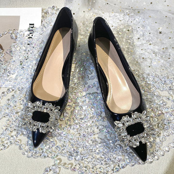 Damen Spitz zulaufende Lack‑Flats mit geschliffener Kristallschließe Drune