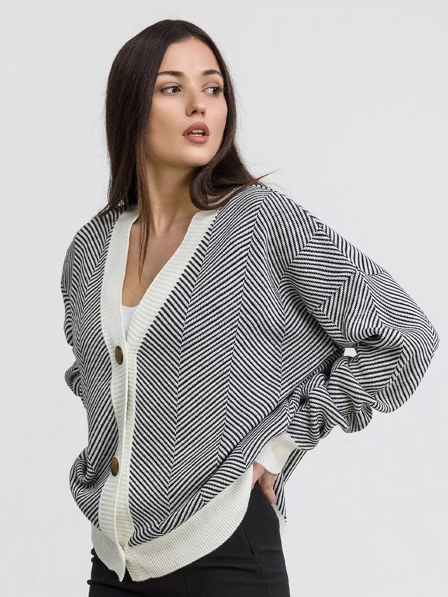 Damen gemütliche Strickjacke mit eleganten Zopfstrickdetails und Knopfverschlüssen Drune