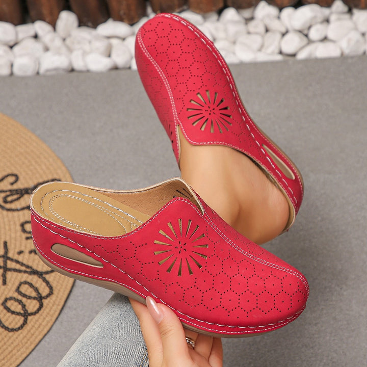 Damen Bequeme Perforierte Slipper-Mules mit Blumenstanzung und gepolstertem Fußbett Drune