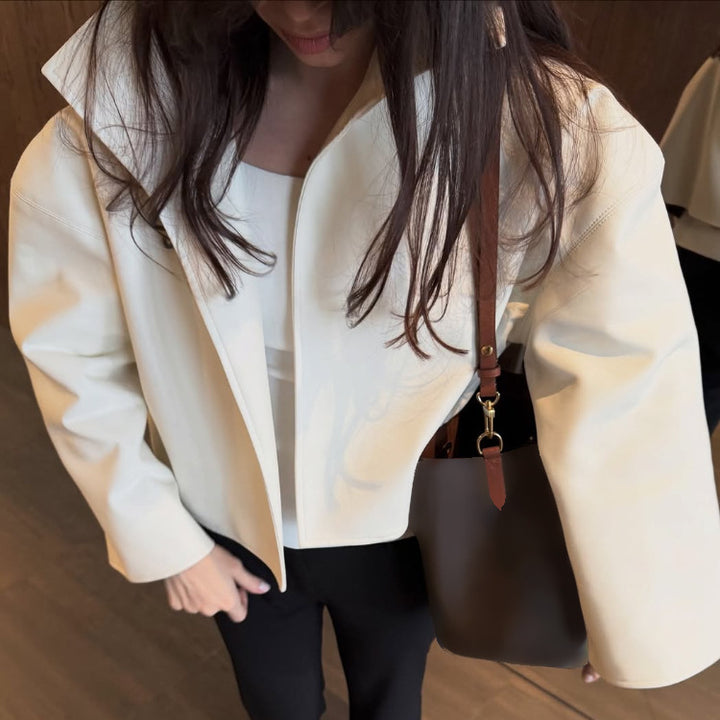 Damen Kurze Boxy Kunstlederjacke mit markantem Stehkragen Drune
