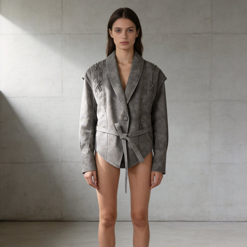 Damen Taillierter Veloursleder-Blazer mit Bindegürtel und Schnürdetail Drune