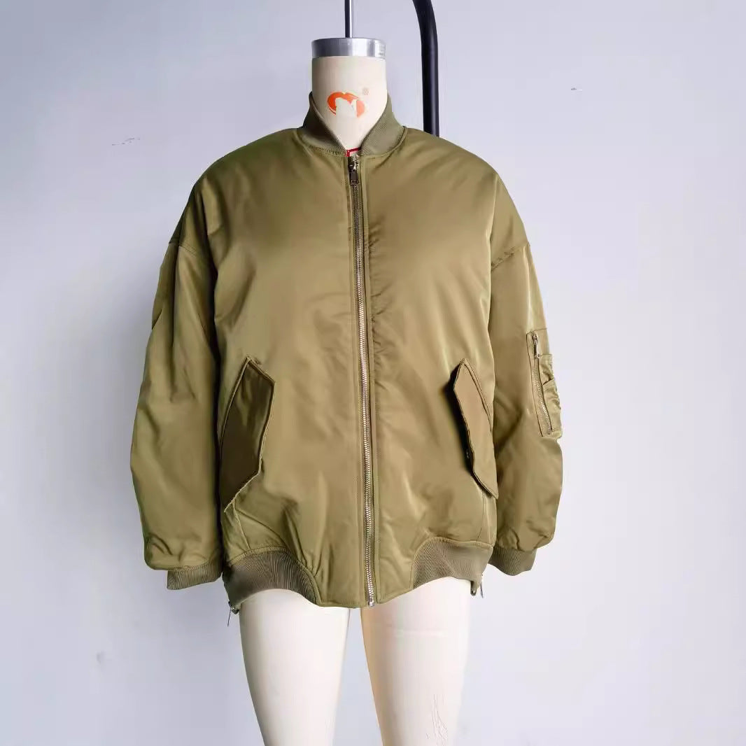 Damen nan oversized Bomberjacke mit wattiertem Kontrastfutter, Ärmelreißverschluss und verlängertem Saum Drune