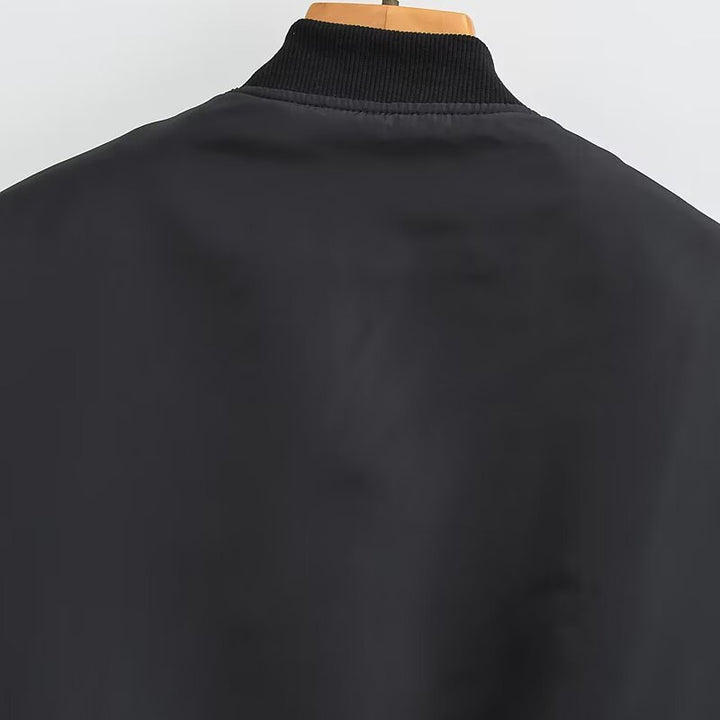 Damen Kurz geschnittene Nylon-Bomberjacke mit glänzender Oberfläche, wattiertem Futter und Metallreißverschluss Drune