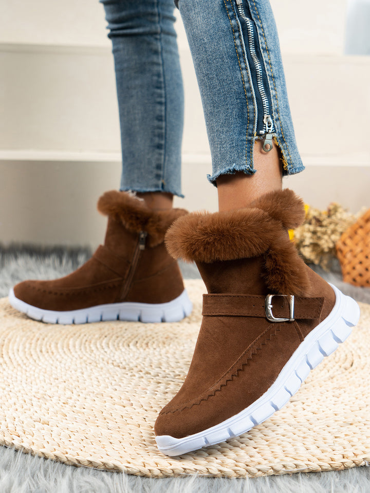 Damen nan gefütterte Kurzstiefel mit Kunstfellbesatz, Velourslederoptik, seitlichem Reißverschluss, dekorativer Metallschnalle und profilierter Lightweight-Sohle Drune