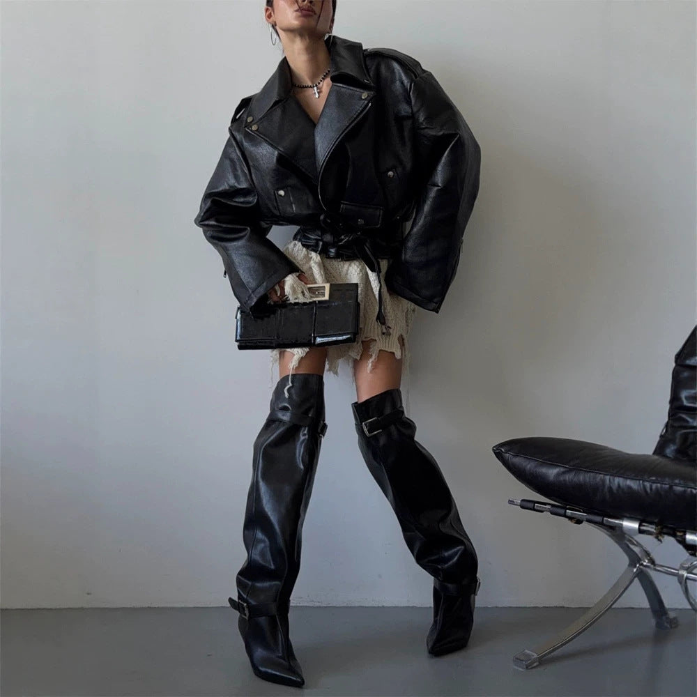 Damen Oversize-Bikerjacke aus veganem Lederimitat mit Taillengürtel & Schulterklappen Drune