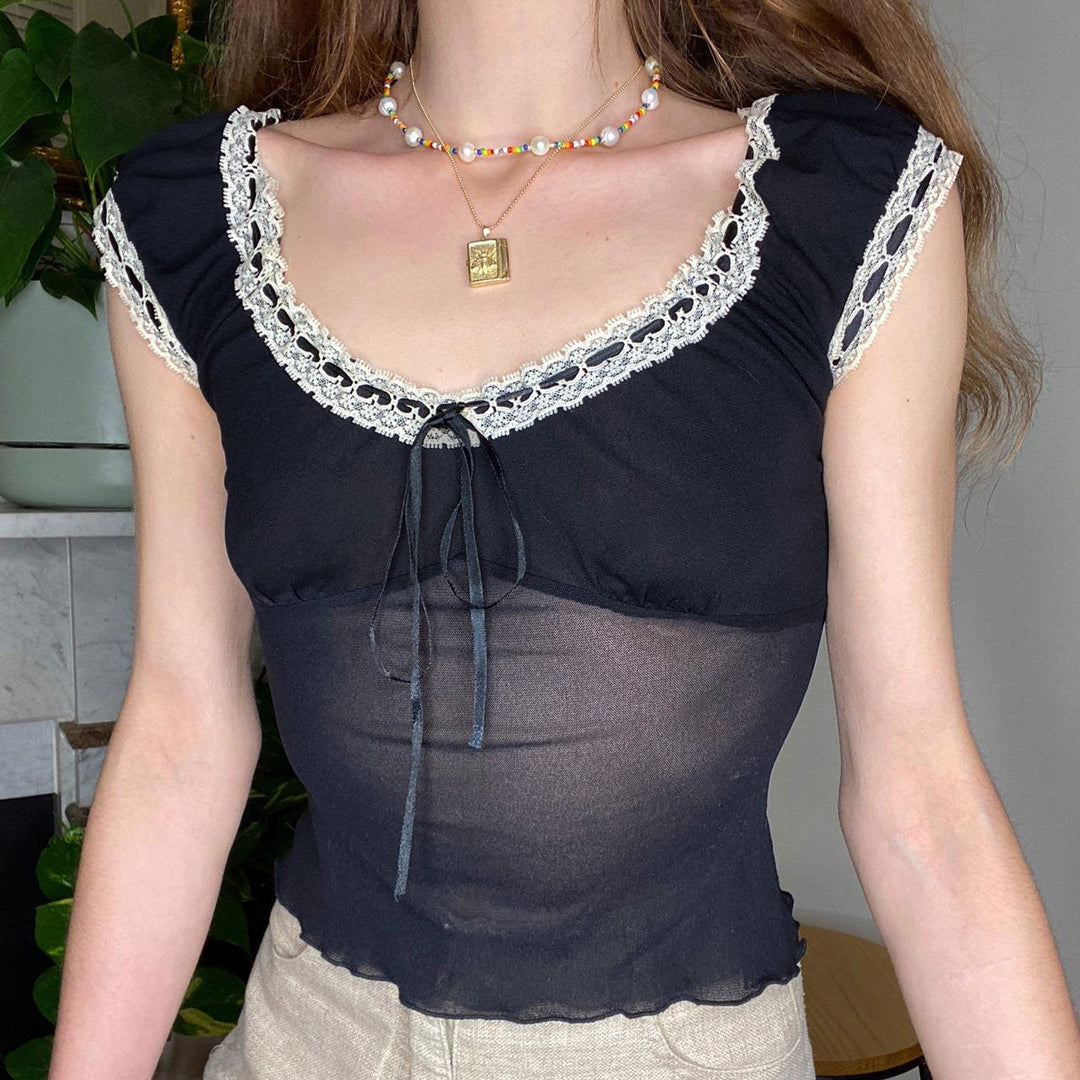 Damen luftiges Oberteil mit eleganten Spitzenakzenten und zarter Schnürung Drune