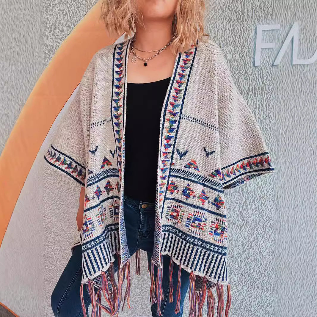 Damen modische Strickponcho mit fransenverzierter Kante und buntem Muster Drune