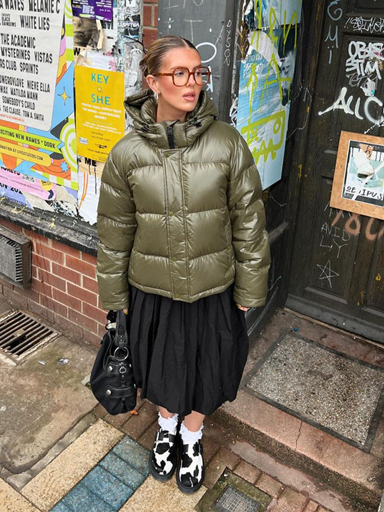 Damen Kurze glänzende Steppjacke mit Kapuze und boxy Silhouette Drune