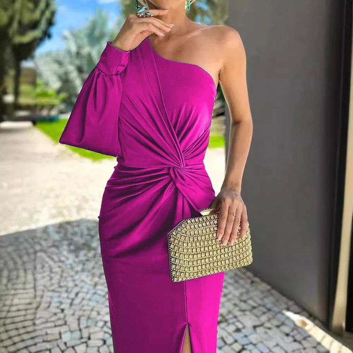 Drune | Maxikleid aus Satin mit Einer Schulte