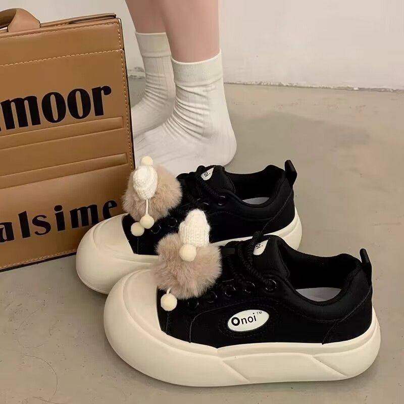 Damen Sneakers mit modischen Pompon-Applikationen und bequemer Sohle Drune