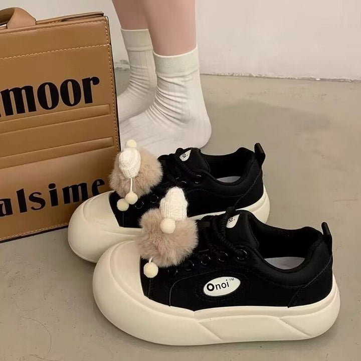 Damen Sneakers mit modischen Pompon-Applikationen und bequemer Sohle Drune