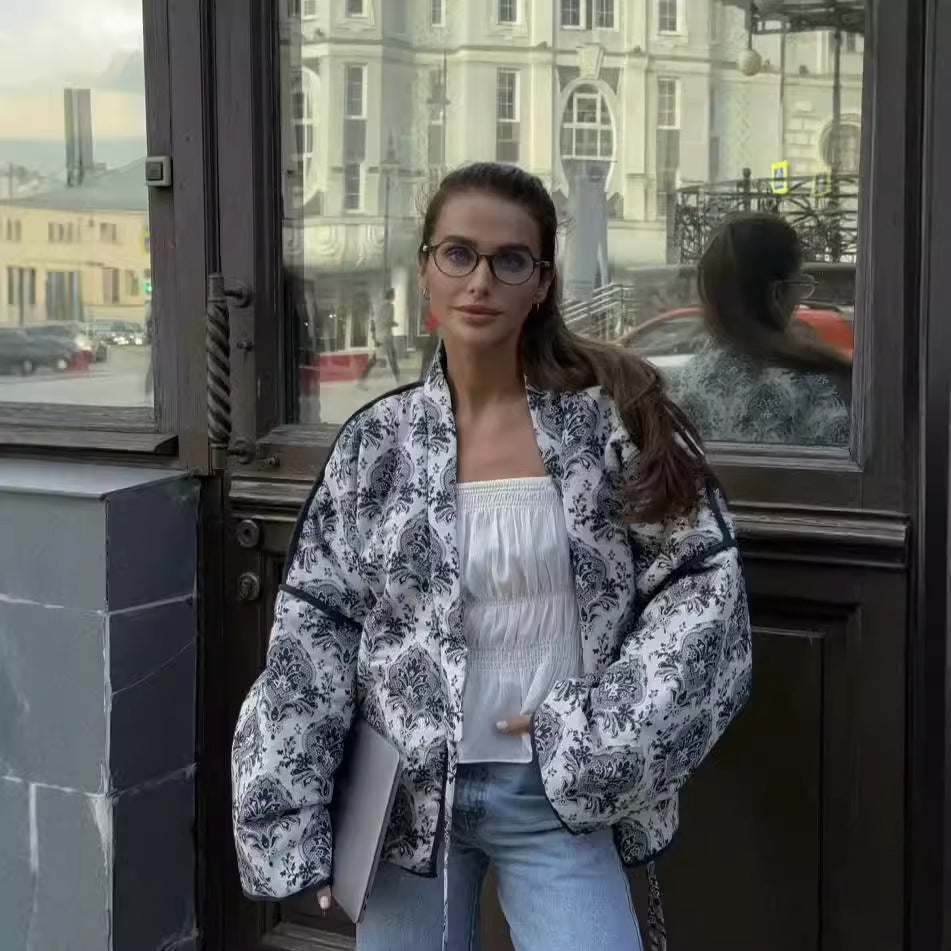 Damen nan Wickeljacke mit orientalischem Medaillonprint, leichter Wattierung und kontrastpaspel Drune