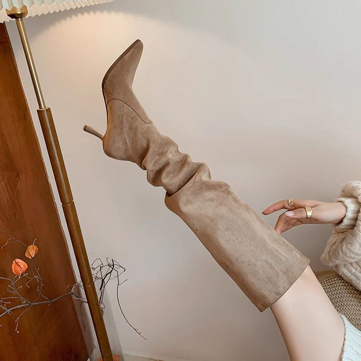 Damen kniehohe Slouch‑Stiefel aus Veloursoptik mit spitzer Zehenpartie und sculpted Stiletto Drune