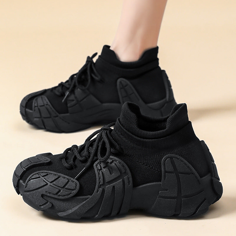 Herren nan massiver Sneaker mit sockenähnlichem Strickschaft, geformten Gummiapplikationen und griffiger Profilsohle Drune