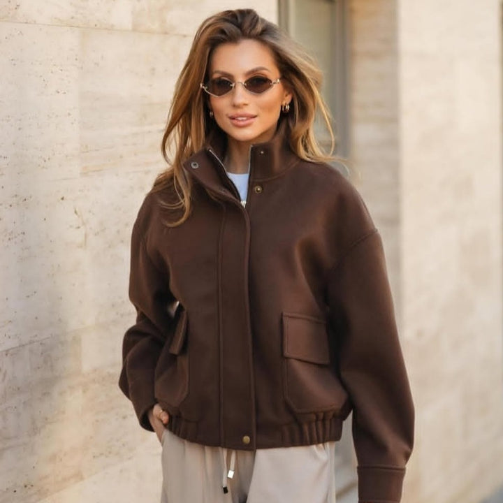Damen Kurzblouson aus Wollmix im Utility‑Look mit Stehkragen, Klappentaschen und elastischem Saum Drune