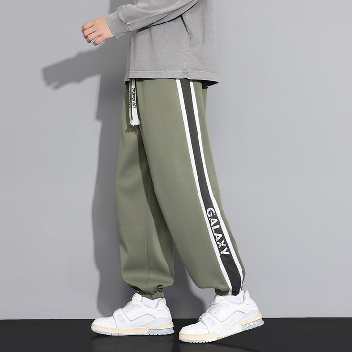 Herren Sportliche Jogginghose mit seitlichen Streifen