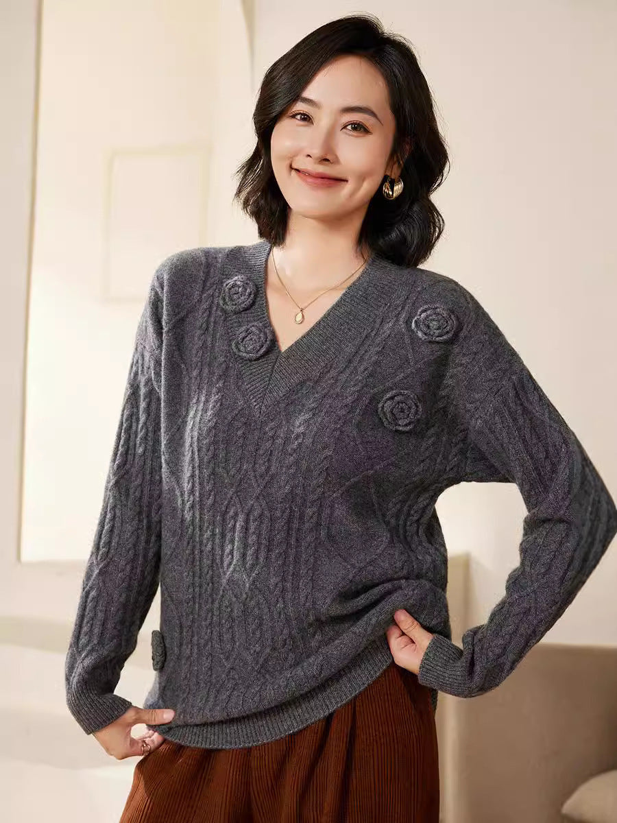 Damen Zopfmuster-V-Pullover mit dreidimensionalen Blumenapplikationen aus weichem Wollmix Drune