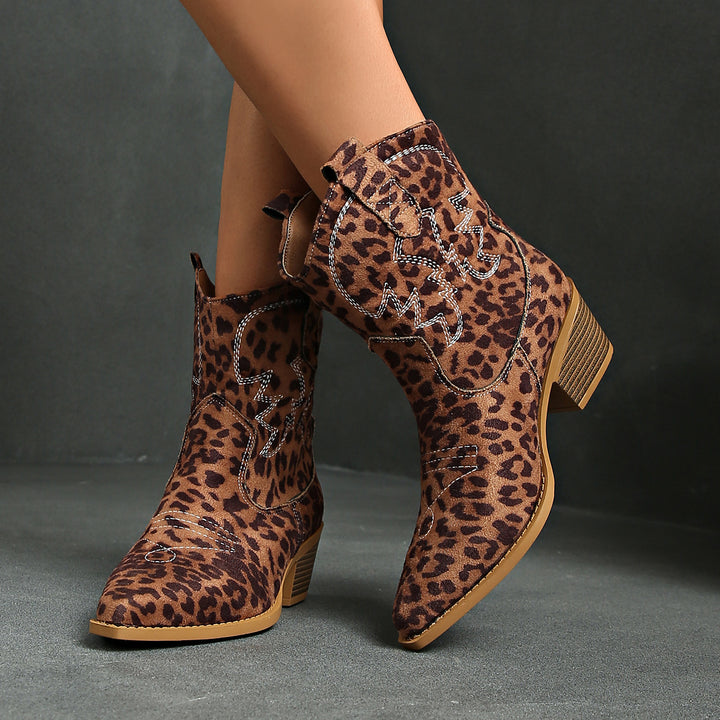 Damen nan Kurzschaft‑Westernboot mit dekorativer Stickerei, eckigem Blockabsatz und weichem Veloursfinish Drune
