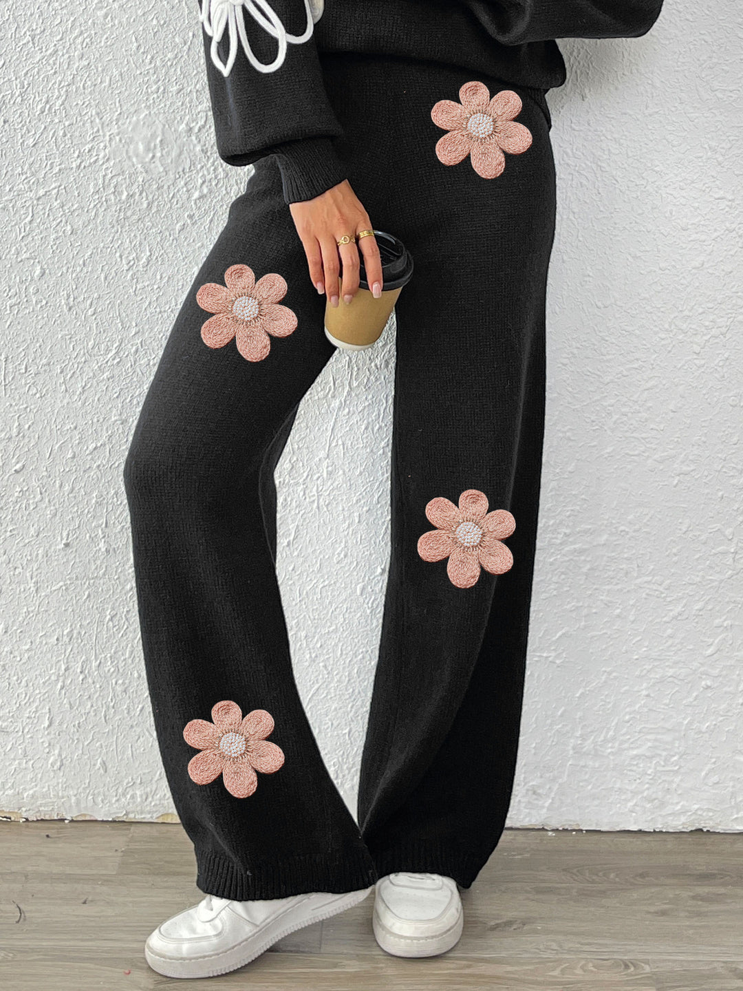 Damen lockere Strickhose mit floralen Applikationen Drune