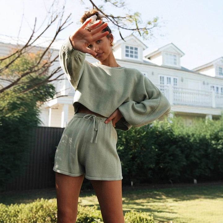 Damen lässiges Freizeit-Set mit cropped Pullover und Shorts Drune
