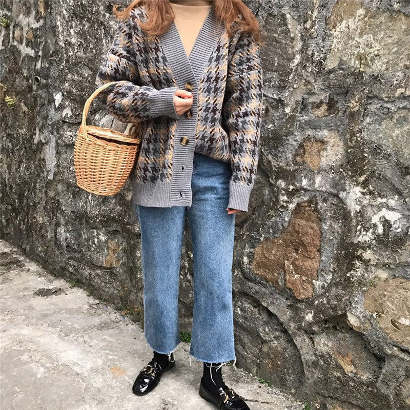 Damen Grobstrickjacke mit klassischem Hahnentrittmuster und großen Holzknöpfen Drune
