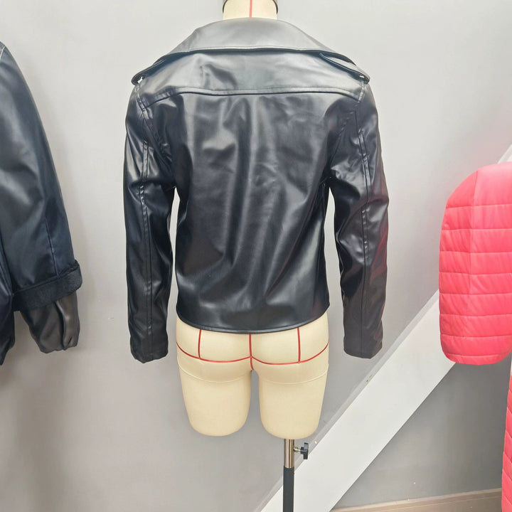 Damen nan figurbetonte Bikerjacke aus Kunstleder mit asymmetrischem Reißverschluss und aufgesetzter Klappentasche Drune