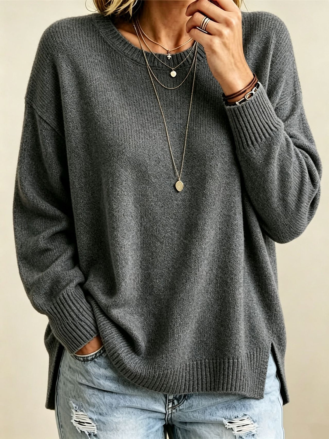 Damen Locker geschnittener Rundhals-Feinstrickpullover mit Seitenschlitzen und gerippten Bündchen Drune