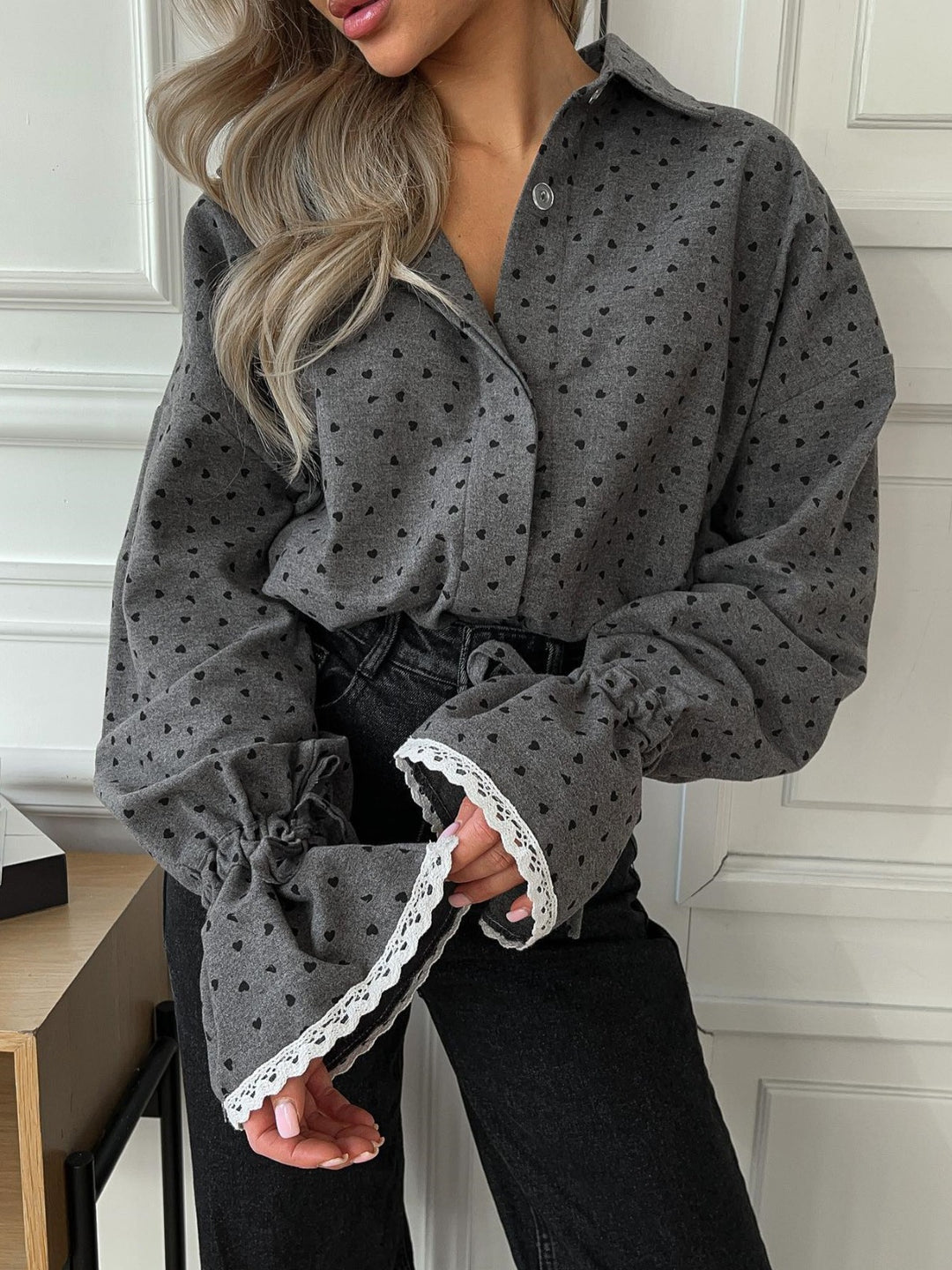 Damen Bluse mit Herzchenmuster und dekorativen Rüschendetails Drune