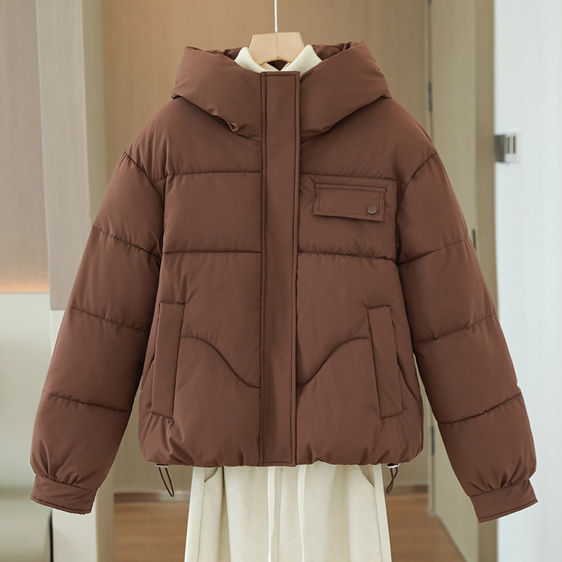 Damen nan kurzes wattiertes Kapuzenblouson mit verdeckter Frontblende, Brustpattentasche und verstellbarem Kordelsaum Drune