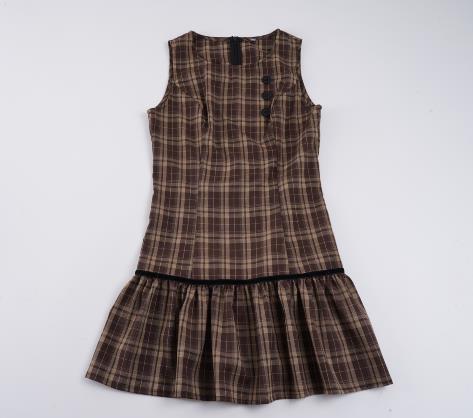 Damen Kleid mit schmeichelndem V-Ausschnitt und verspieltem Rüschensaum Drune