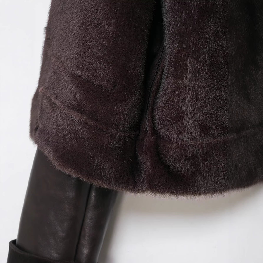 Damen Kurze Lammfelljacke im Vintage-Look mit hohem Stehkragen und aufgesetzten Taschen Drune