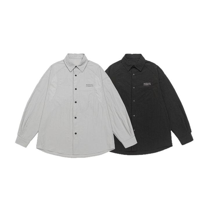 Unisex Lockeres Coach-Shirtjacke mit Kentkragen, Druckknopfleiste und minimalem Brustprint Drune